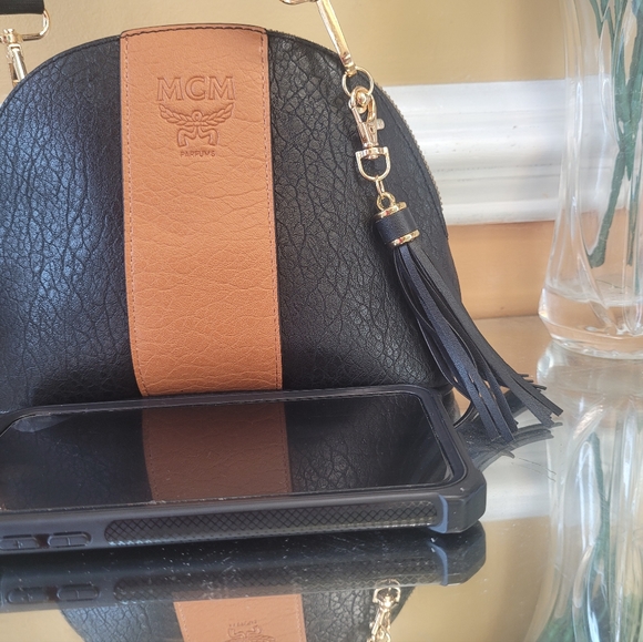 MCM pouch converted in to shoulder bag or cross body - Picture 15 of 16